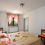Koraca דירה Roč