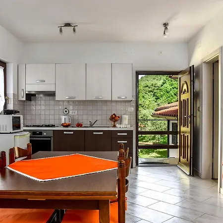 Koraca דירה Roč